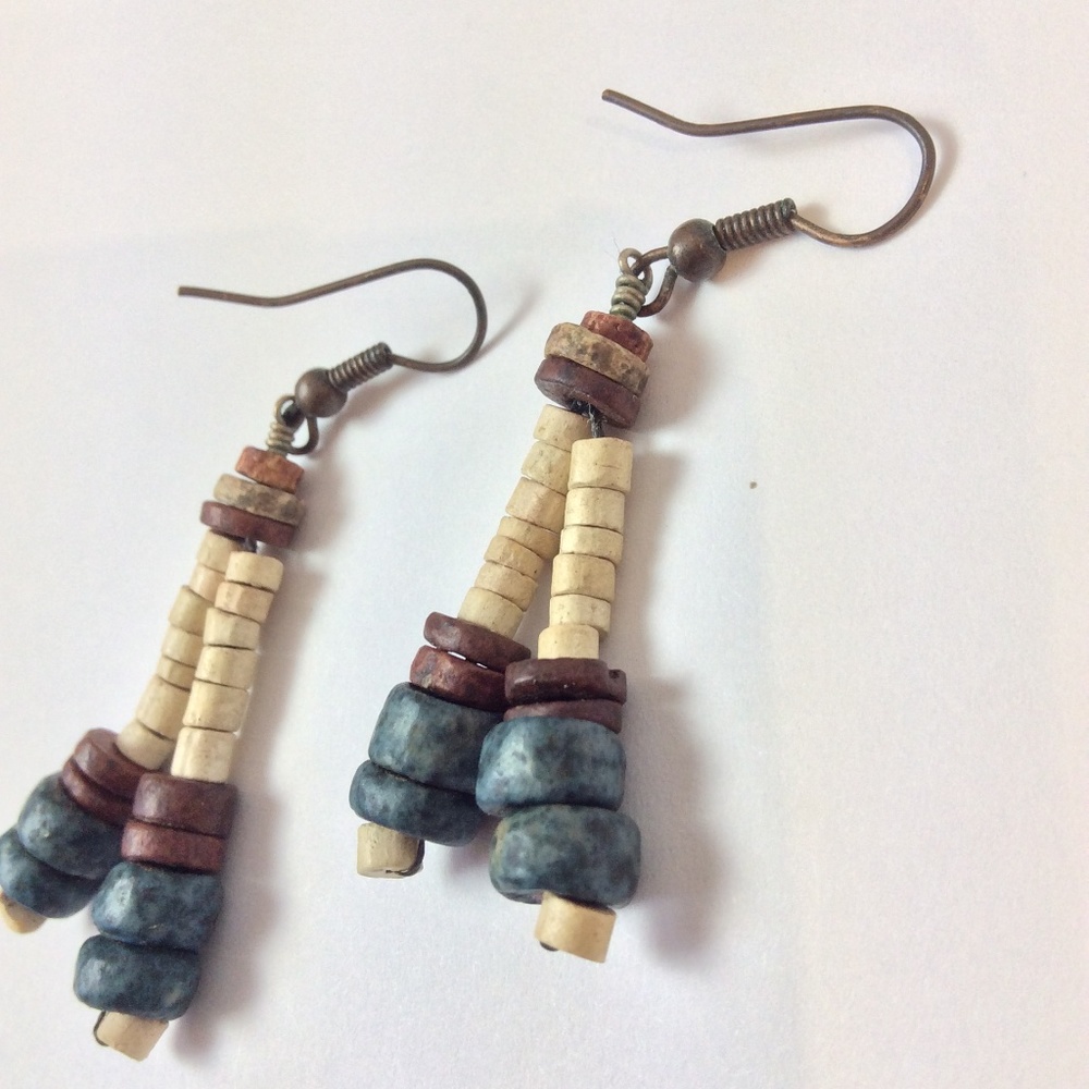 Stone dangle earrings - Picture 3 of 3